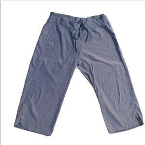 Under Armour athletic capris size s